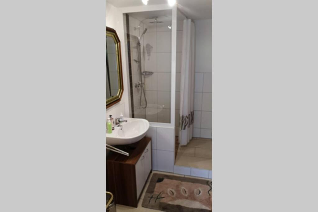 Ruhige Ferienwohnung Inklusive Garten Souterrain - Neu Renoviert Lachen ภายนอก รูปภาพ