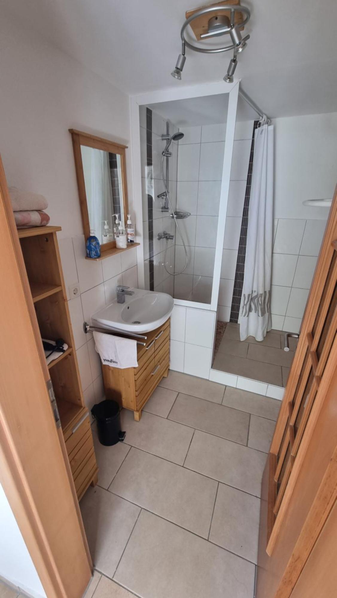 Ruhige Ferienwohnung Inklusive Garten Souterrain - Neu Renoviert Lachen ภายนอก รูปภาพ
